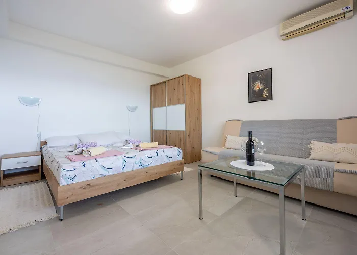 Apartmán Renoviertes Studio-apartment Nur 120 Meter Zum Mit Meerblick