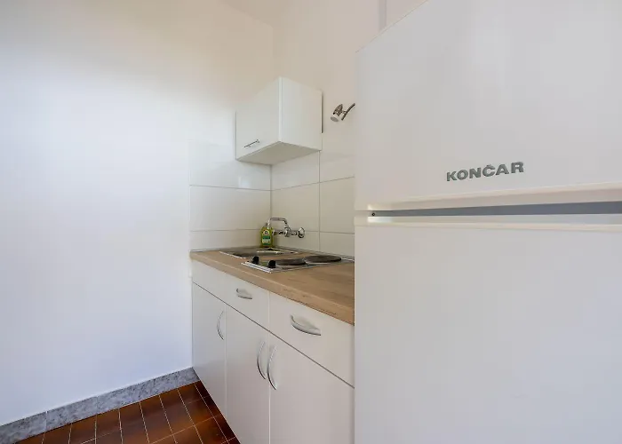 Renoviertes Studio-apartment Nur 120 Meter Zum Mit Meerblick
