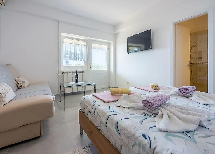 Apartmán Renoviertes Studio-apartment Nur 120 Meter Zum Mit Meerblick *
