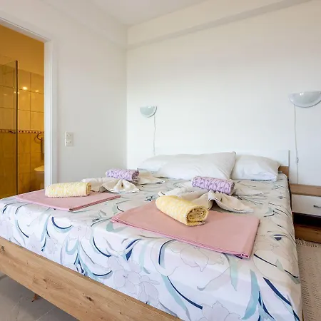 Renoviertes Studio-apartment Nur 120 Meter Zum Mit Meerblick アパート