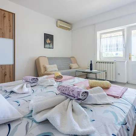 Renoviertes Studio-apartment Nur 120 Meter Zum Mit Meerblick アパート *