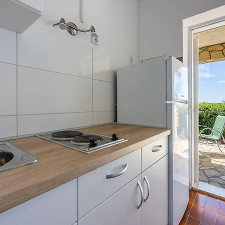 Renoviertes Studio-apartment Nur 120 Meter Zum Mit Meerblick Dramalj