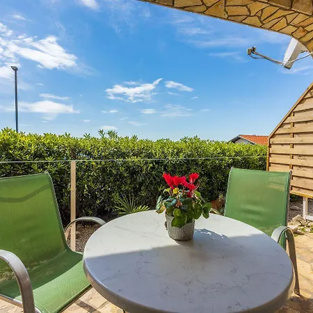 アパート Renoviertes Studio-apartment Nur 120 Meter Zum Mit Meerblick ドラマリ