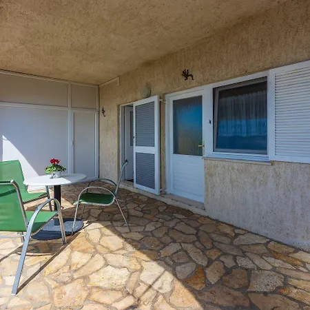 Apartamento Renoviertes Studio-apartment Nur 120 Meter Zum Mit Meerblick