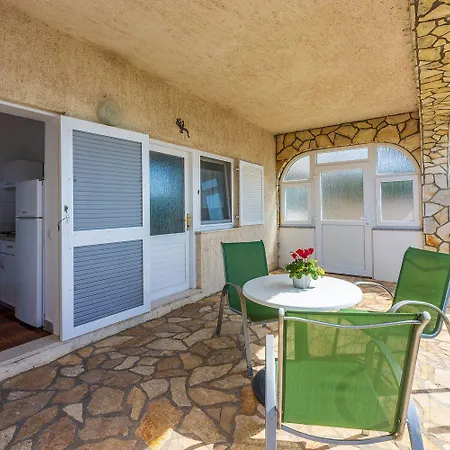 Apartamento Renoviertes Studio-apartment Nur 120 Meter Zum Mit Meerblick